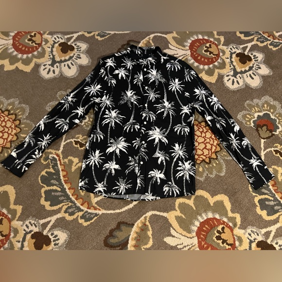 H&M button Up - Picture 5 of 5